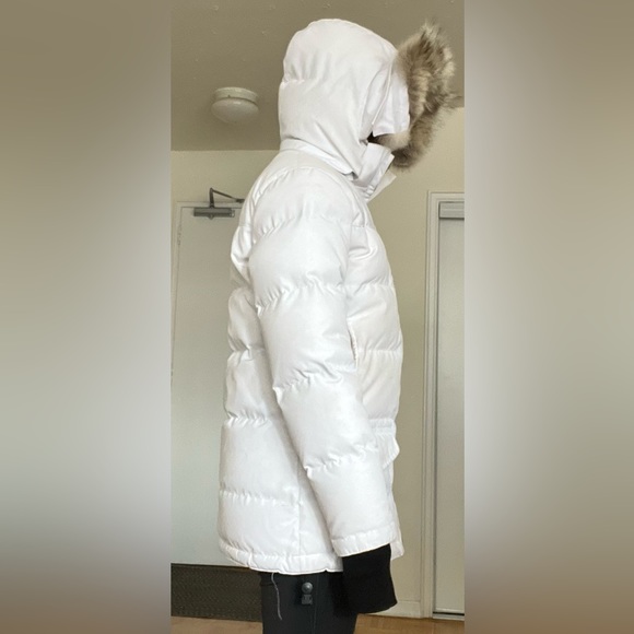 White Canada Goose parka size small. - Picture 4 of 16